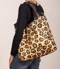 Load image into Gallery viewer, O-WITZ Reusable Shopping Bag - Cheetah Print - Brown